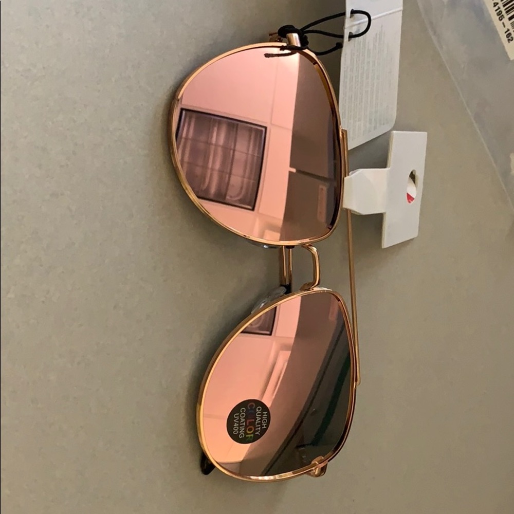 Rose gold mirrored aviator sunglasses 🕶